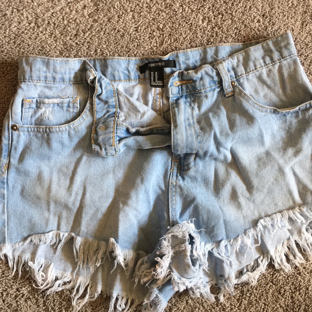 Super cute forever 21 distressed Jean shorts
